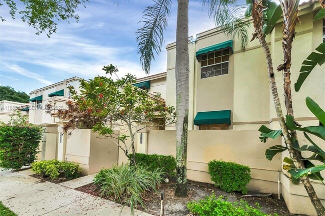 Photo - 6538 Via Regina