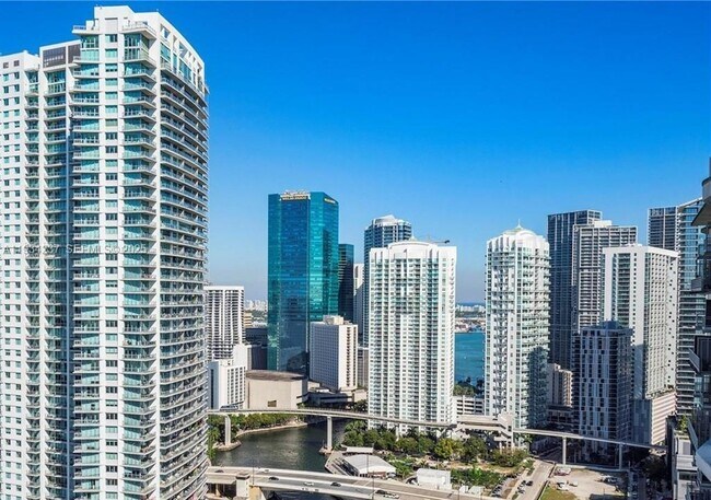 Photo - 185 SW 7th St Unidad 3109