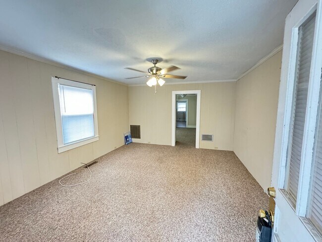 Photo - 1Bd/Ba Duplex w/ open Garage off Lane St