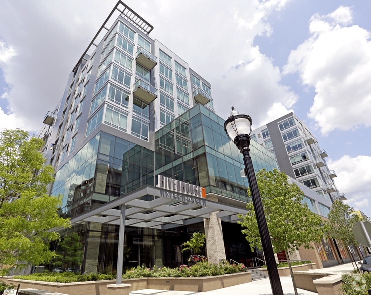 RiverHouse 11 at Port Imperial
