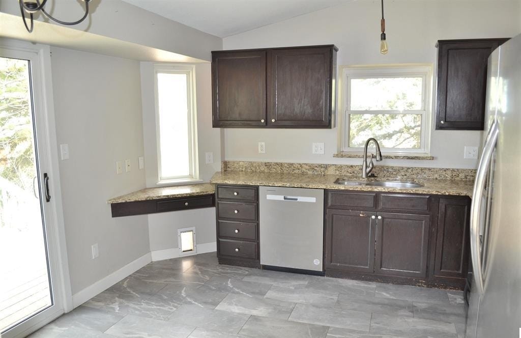 Photo - 5200 Newland Ave