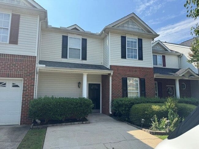 Building Photo - freshly paint 3 bed 2 bath townhome