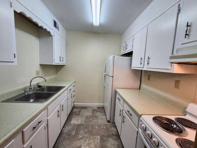 Photo - Charming 1-Bedroom Courtyard Level Apartme...