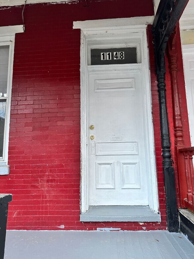 Large 5 Bedroom Family Style Home in Harri... Rental House Rental in