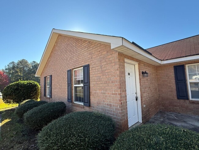 Building Photo - 107/109 Cameron Court Unit 107