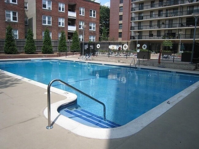 Building Photo - 50 Longwood Ave Unit 820