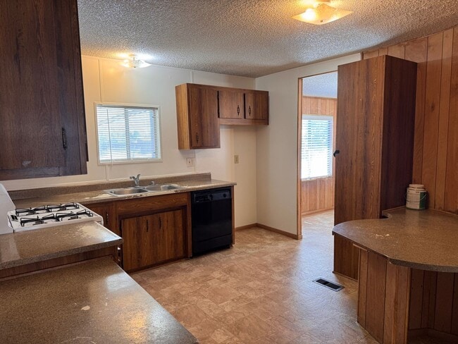 Photo - 715 Massachusetts Ave Unidad 715 Massachusetts Ave.  C