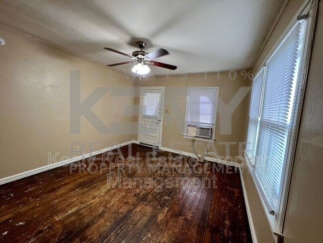 Photo - 409 Silkwood St