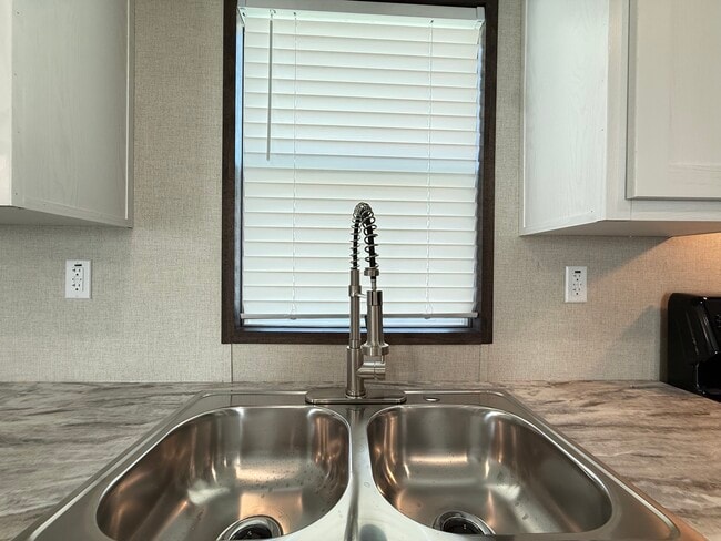 Photo - 204 Linda St
