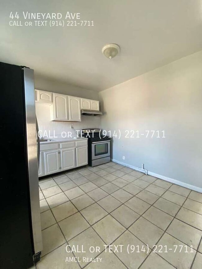 Building Photo - 44 Vineyard Ave