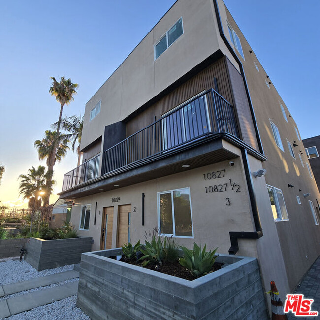 10829 Peach Grove St Unit 3
