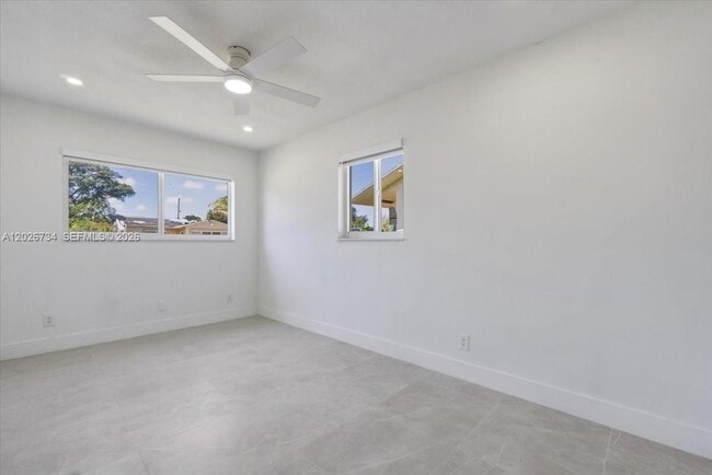 Photo - 266 SW 6th St