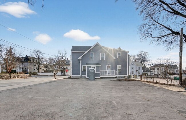 Photo - 371 Cabot St