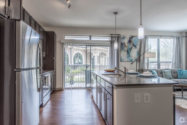 1 BR, 1 BA - 757 SF