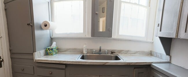 Photo - 427 N Genesee Ave Unit -