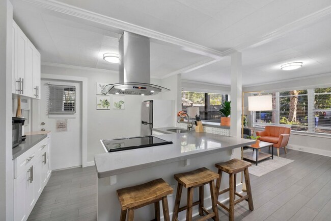 Photo - 551 SW 13th Ave