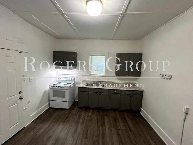 Photo - 724 Roberson St