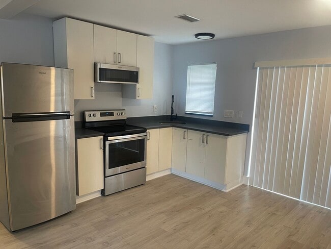 Building Photo - 780 NE 46th Ct Unit 2