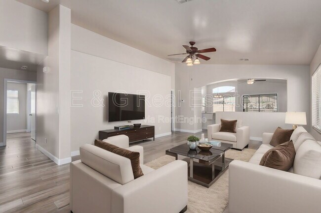 Photo - 15820 W Monroe St