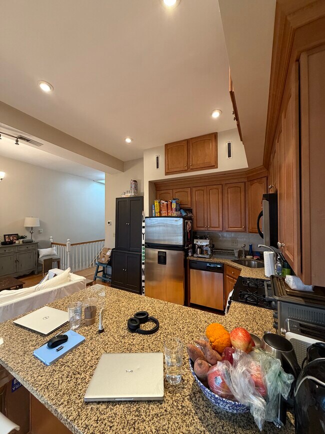 Photo - 261 W 2nd St