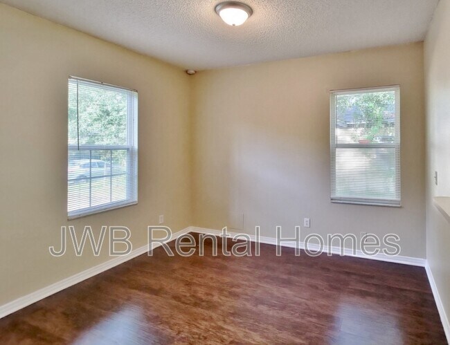 Photo - 1609 W 24th St