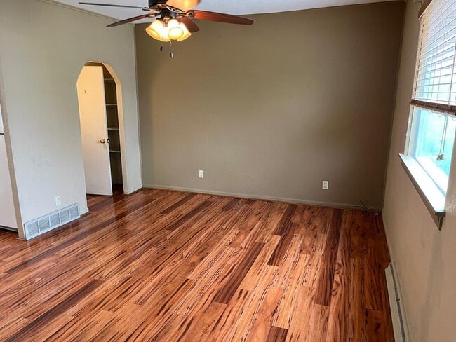 Photo - 1323 Geele Ave