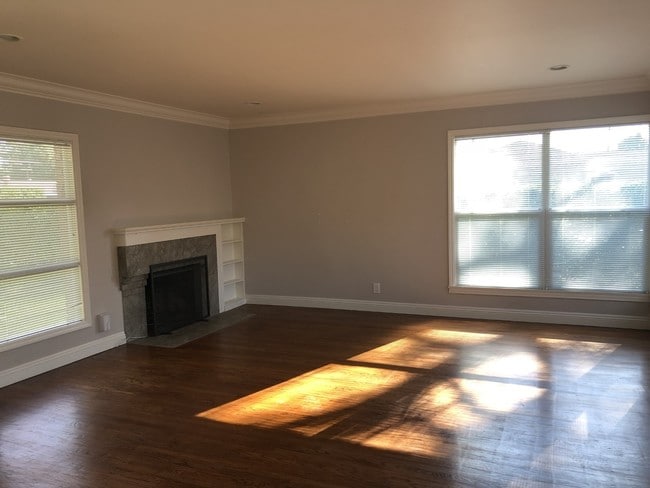Photo - 5553 Matilija Ave Unit 5553