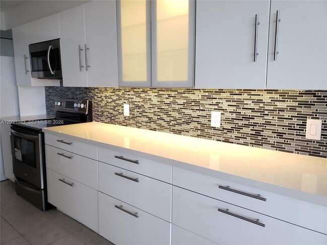 Building Photo - 100 Golden Isles Dr Unit PH 7
