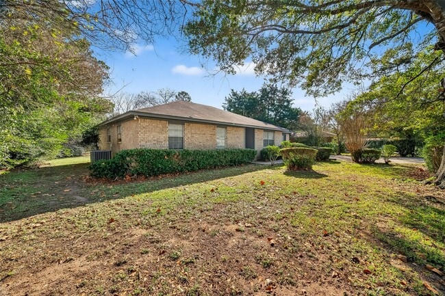 Photo - 20706 Emerald St