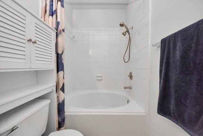 Photo - 943 W Heights Hollow Ln