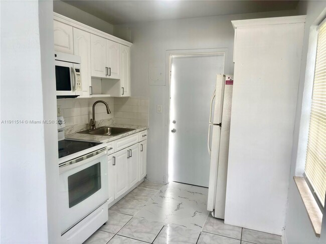 Photo - 15324 Lincoln Dr