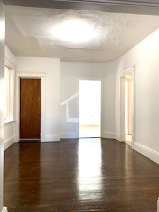 Photo - 5/1 NO FEE! 2BR on a quiet street near Fen...