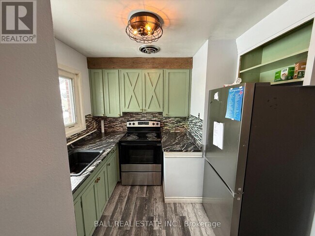 Photo - 468 Bellevue St