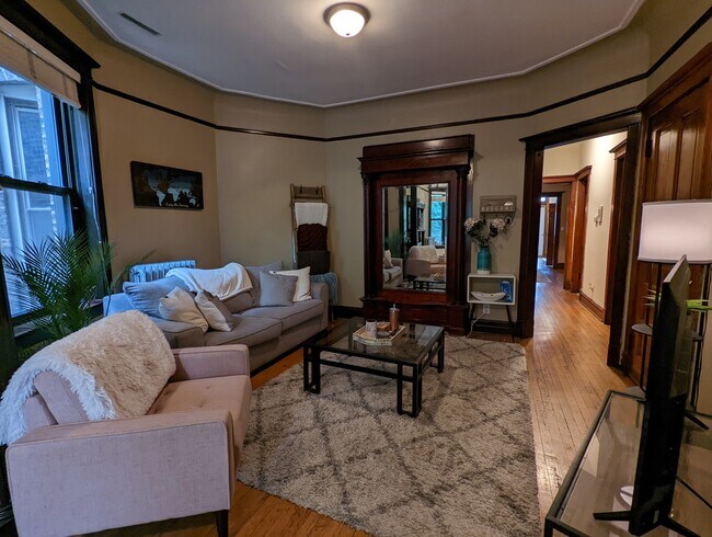 Photo - 864 W Newport Ave Unidad 2