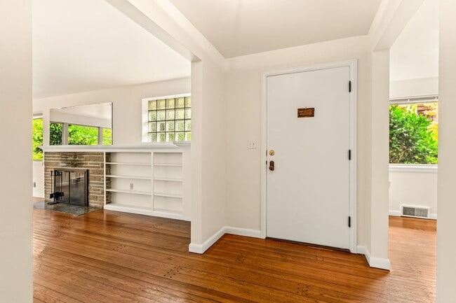 Photo - 2 Bedroom 2 Bathroom + Den Magnolia House!