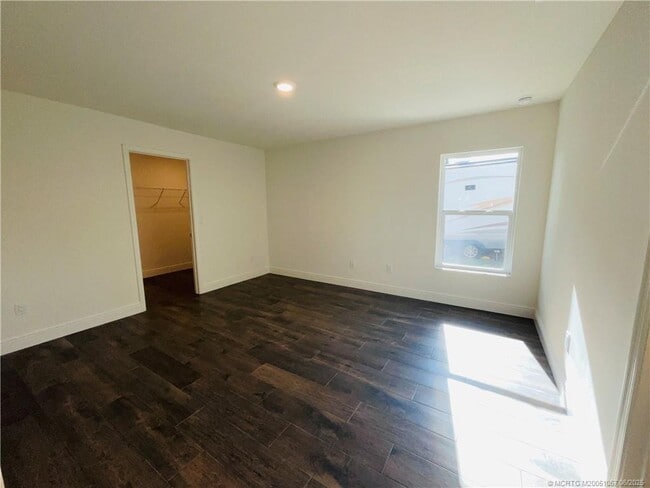 Building Photo - 7702 Lakeland Blvd