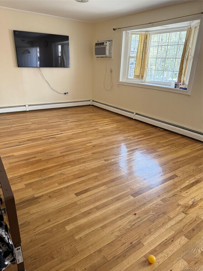 Photo - 143-04 105th Ave