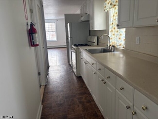 Building Photo - 194 Jerome Pl