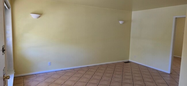 Photo - 903 Laird Ave S