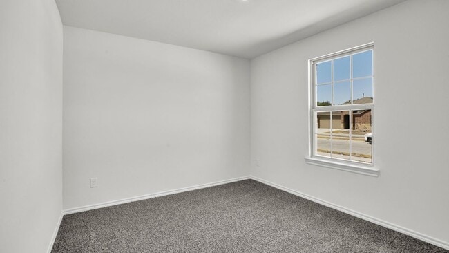 Photo - 220 Greenshade Ln