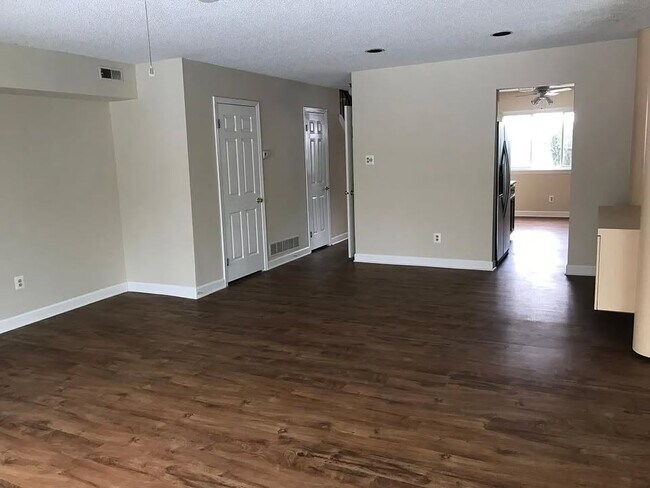 Photo - 104 Cavalry Ct Unidad 2 Bed 2 Bath Townhouse