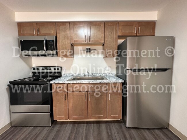 Photo - Canal Town Commons