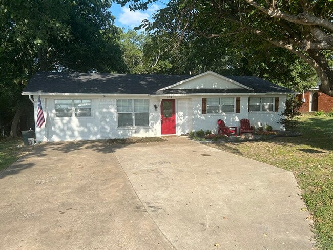 Photo - 604 Overlook Dr