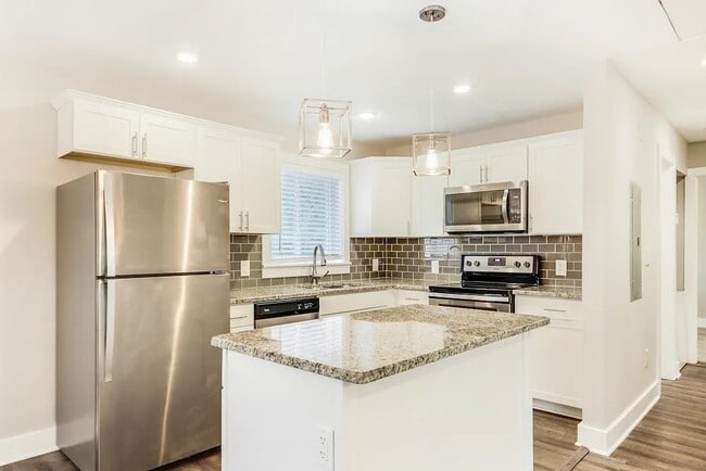 Photo - 2122 Nichols Ln