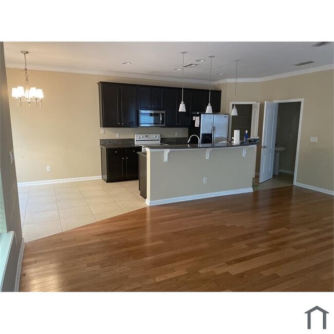 Photo - 408 Walnut Dr