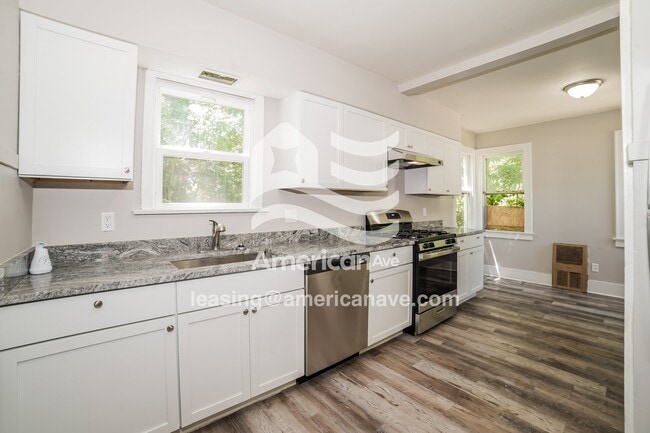 Photo - 1911 N Broadway St