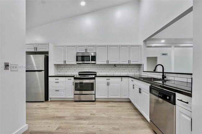 Photo - 518 NE 199th Ln