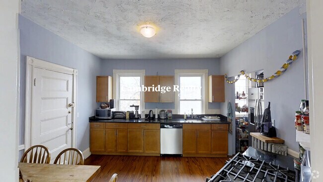 Building Photo - 3 Kinnaird St Unit 1 Rental
