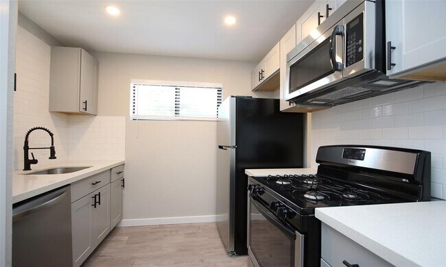 Photo - 5201 Crawford St Apartment Unit 4