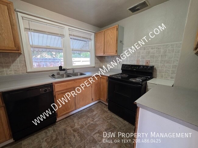 Photo - 2233 S Leadville Ave